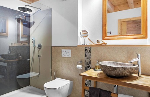 Montana Bed & Breakfast | Unforgettable Stay at Chalet Diognysos B&B with Spa & Dining