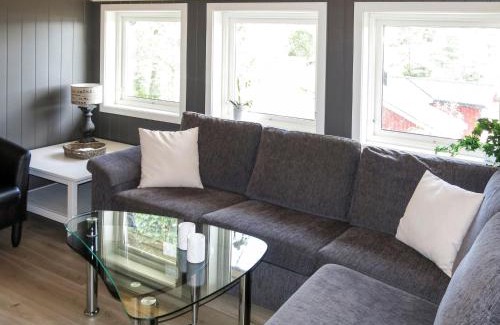 Aseral Ski Chalet | Oceanfront Chalet Doghouse - Pet Friendly & Family Approved