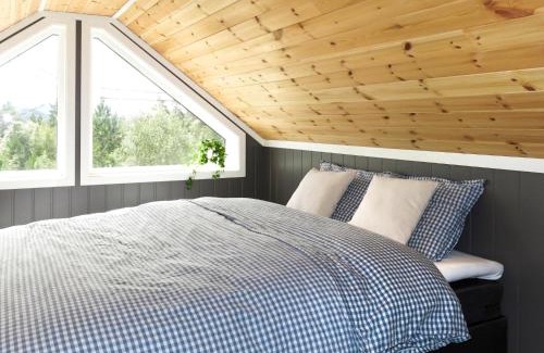 Aseral Ski Chalet | Oceanfront Chalet Doghouse - Pet Friendly & Family Approved