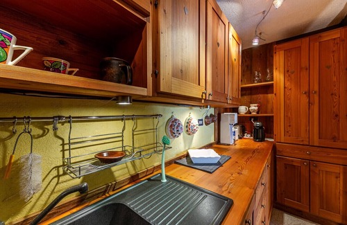 Courmayeur Ski Chalet | Chalet Doretta: Free Wifi, Parking & Family-Friendly Amenities