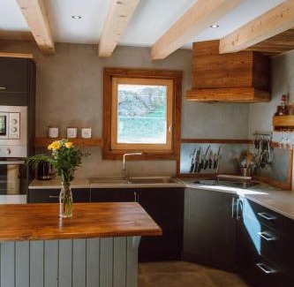Saint-Jean-dʼAulps Ski Chalet | Pet-Friendly Chalet Dranse Skibike - Rated 9.3/10