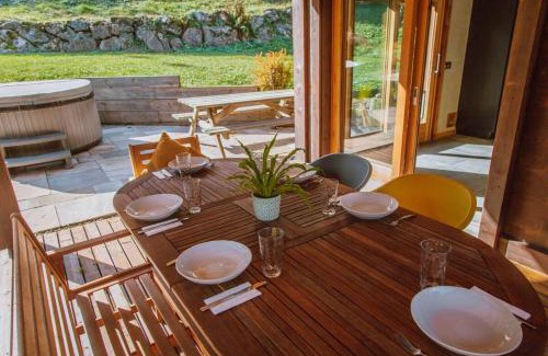 Saint-Jean-dʼAulps Ski Chalet | Pet-Friendly Chalet Dranse Skibike - Rated 9.3/10