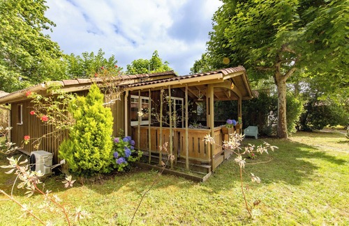 Ares Ski Chalet | Chalet 'Du Bassin D'Arcachon' with Shared Pool, Wi-Fi and Air Conditioning