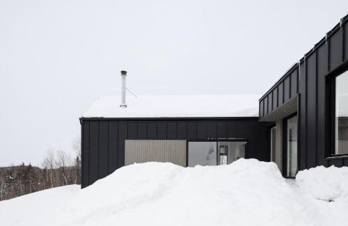 La Malbaie Ski Chalet | Experience the Serenity of Chalet du bois flotté Oceanfront