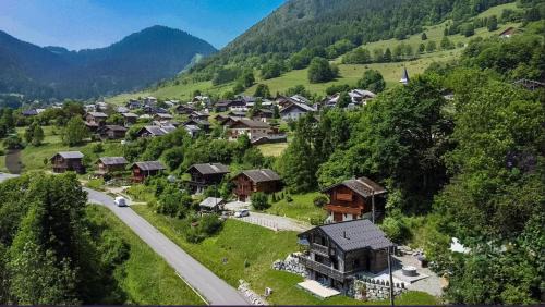 Bonnevaux Ski Chalet | Escape to Chalet du Bonheur: Family-Friendly with Hot Tub