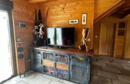 Wisches Ski Chalet | Cozy Chalet du Champs des Semeaux with Breakfast Included
