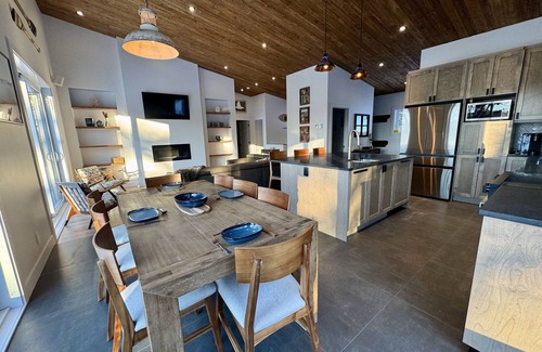 Gore House | CHALET DU COLONEL BARRON – Grand chalet neuf au bord de l’eau