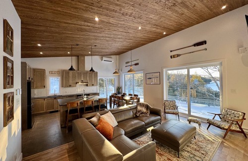 Gore House | CHALET DU COLONEL BARRON – Grand chalet neuf au bord de l’eau