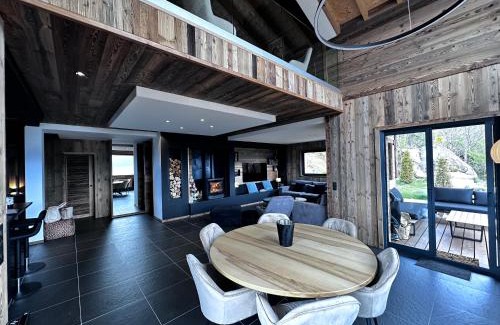 Font-Romeu-Odeillo-Via Ski Chalet | Relax at Chalet du Rocher: Family-Friendly with Pool