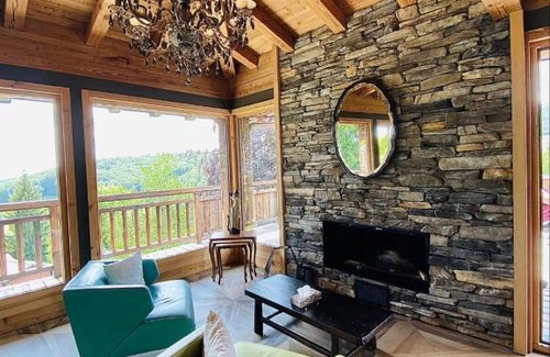 Saint-George Ski Chalet | Pet-Friendly Chalet du luxe le Megève with Ocean Views