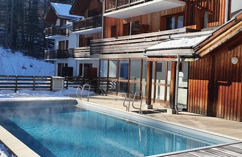 Les Orres Ski Chalet | Chalet Les Orres: Cozy 2-Bedroom Retreat for Families