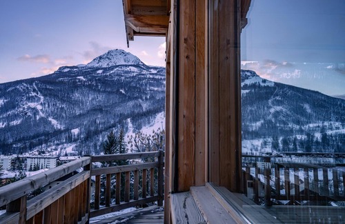 Saint-Chaffrey Ski Chalet | Chalet Ecrin: Family-Friendly Retreat with Kitchen Access