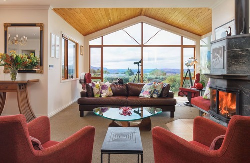 Acacia Bay Cabin | Indulgent Stays at Chalet Eiger Lodge - 5-Star Luxury Awaits