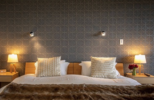 Acacia Bay Cabin | Indulgent Stays at Chalet Eiger Lodge - 5-Star Luxury Awaits