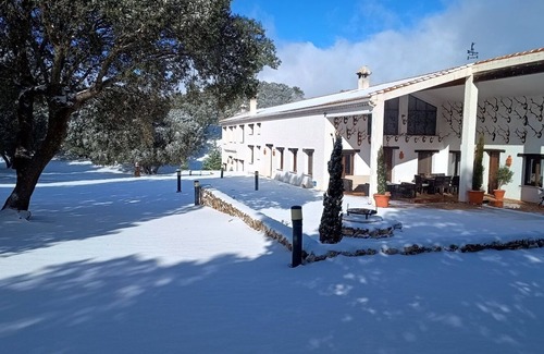 Las Nogueras House | Chalet 'El Pinar De La Lobera' with Mountain View, Shared Pool and Wi-Fi
