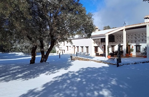 Las Nogueras House | Chalet 'El Pinar De La Lobera' with Mountain View, Shared Pool and Wi-Fi