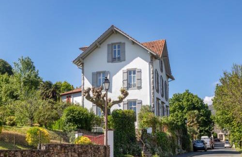 Sare Bed & Breakfast | Cozy Chalet Elisa Chambre d'Hôtes - Family Friendly Retreat