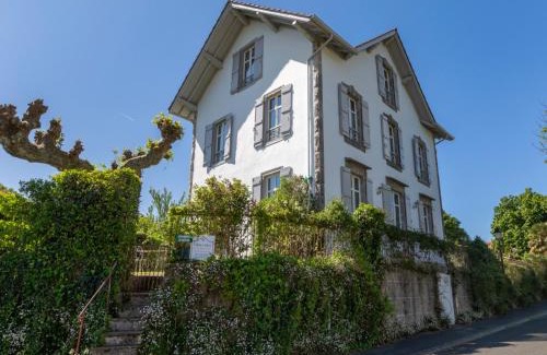 Sare Bed & Breakfast | Cozy Chalet Elisa Chambre d'Hôtes - Family Friendly Retreat