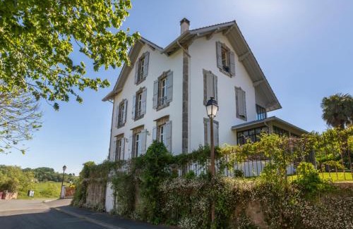 Sare Bed & Breakfast | Cozy Chalet Elisa Chambre d'Hôtes - Family Friendly Retreat
