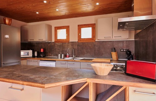 Plan Peisey Ski Chalet | Mountain View Chalet with Kitchen and Breakfast Included