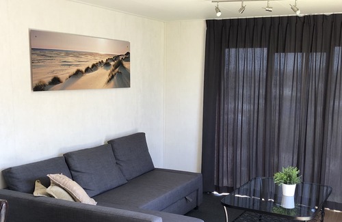IJmuiden Ski Chalet | Comfort and Convenience at Chalet Elizabeth: Family-Friendly Stay