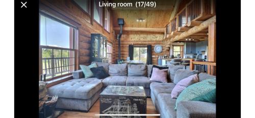 Saint-Hermenegilde Ski Chalet | Cozy Chalet en bois rond with Fireplace & Family-Friendly Vibe