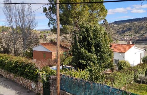 Carabana House | Charming Chalet in Carabaña: Family & Pet Friendly Escape