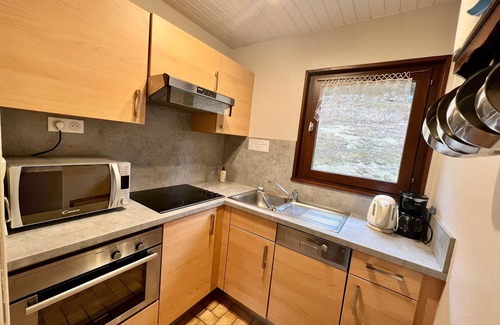 Rochesson Cottage | Comfortable Gite Rochesson with Spa and Kitchen Amenities