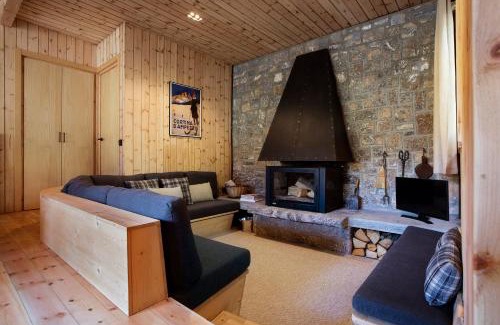 La Molina Ski Chalet | Mountain Chalet: Family-Friendly with Top Guest Ratings