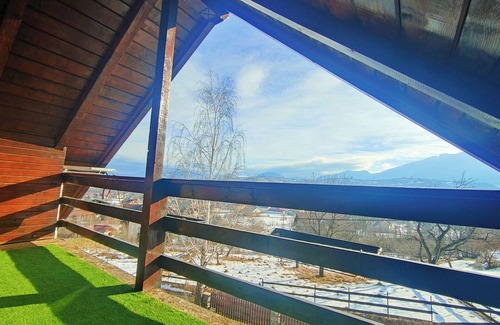 Bran House | Cozy Chalet in Transylvania Near Dracula's Castle with Hot Tub