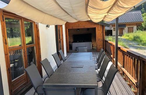 Venosc Ski Chalet | Scenic Chalet Enchanteur in Venosc with Jacuzzi & Pets Welcome