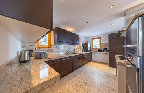 Nendaz Ski Chalet | Relaxing Chalet Enchanteur: Spa, Hot Tub & Family-Friendly