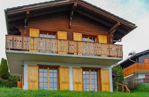 Nendaz House | Relax at Chalet Enfin: Lake View, Spa & Family Friendly