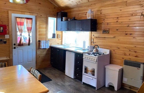 Notre-Dame-Des-Bois Ski Chalet | Pet-Friendly Chalet Enzo & Foyers - Perfect for Families