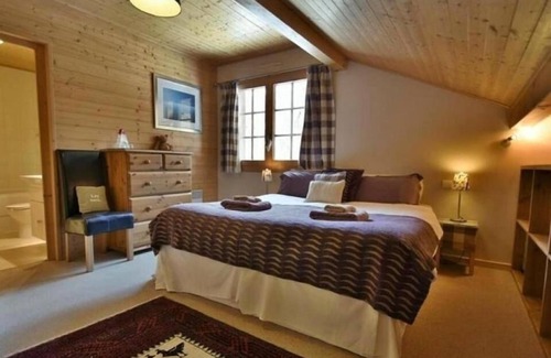 Morillon House | Chalet Esprit: Family-Friendly Getaway with Pool & Spa