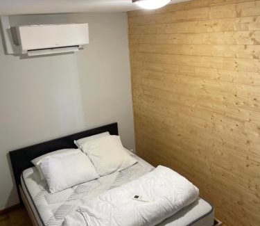 Henrichemont House | Family-Friendly Chalet et Étangs with Perfect 10 Rating