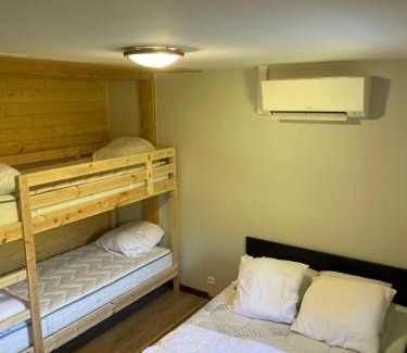 Henrichemont House | Family-Friendly Chalet et Étangs with Perfect 10 Rating