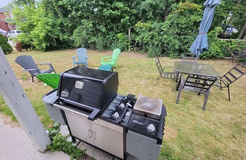 Innisfil Apartment | Lakefront Retreat: Chalet Ewart with Ocean Views & Kitchen