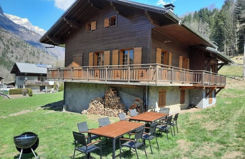 Sixt-Fer-a-Cheval Ski Chalet | Family Chalet in an Authentic Village with Ocean Views