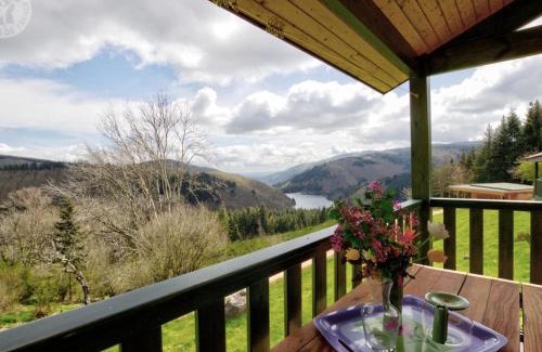 Les Noes House | Cozy Chalet with Private Terrace and Nature Activities