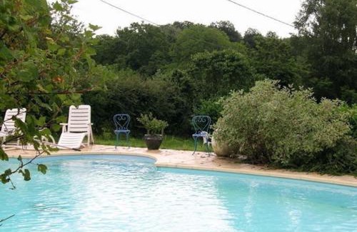Echassieres House | Family-Friendly Chalet with Pool & Pets near Montluçon