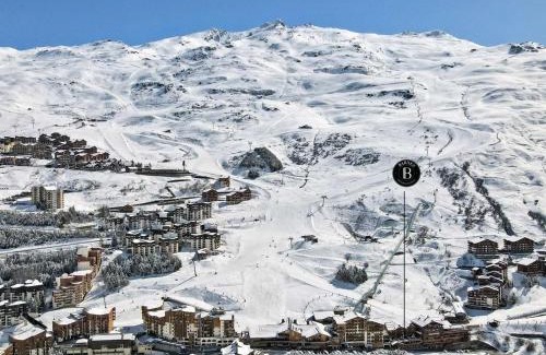 Les Bruyeres Apartment | Inviting Chalet with Jacuzzi & Ski Access in Les Ménuires