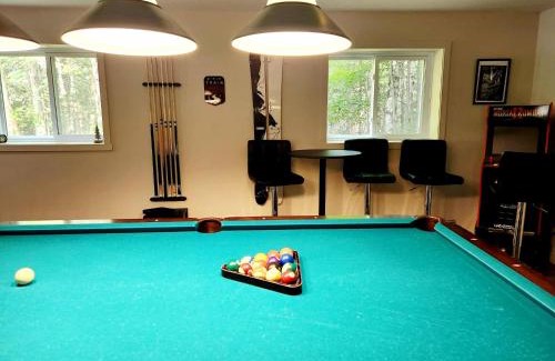 Saint-Faustin-Lac-Carre Ski Chalet | Inviting Chalet with Pool, Rated 9.6/10 by Guests