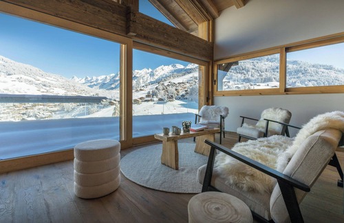 La Clusaz Ski Chalet | Chalet Fernand - La Clusaz Stay with Spa & Lake Views
