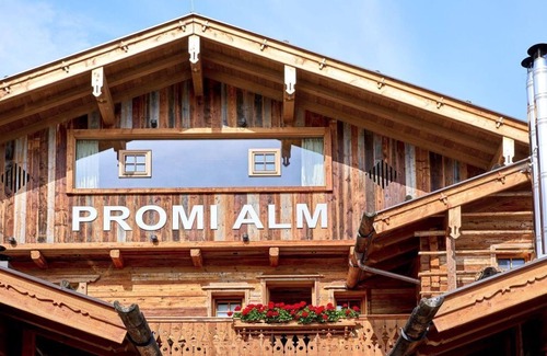 Hundsdorfl Apartment | Spacious Chalet for Groups with Spa and Kitchen Amenities
