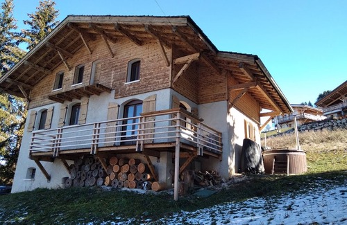 Crest-Voland Ski Chalet | Chalet Crest-Voland: 4 Bedroom Retreat with Spa & Breakfast