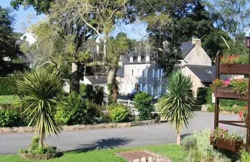 La Foret-Fouesnant Ski Chalet | Serene Oceanfront Chalet at Camping Du Manoir De Penn Ar Ster