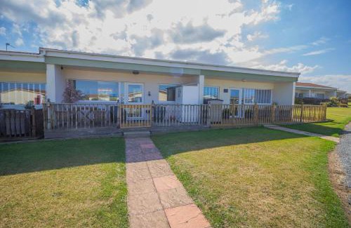 Bacton Ski Chalet | Cozy Chalet Near Norfolk Beach - Family-Friendly Stay