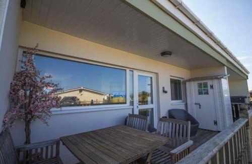 Bacton Ski Chalet | Cozy Chalet Near Norfolk Beach - Family-Friendly Stay