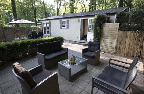 Municipality of Wageningen Ski Chalet | Cozy Chalet Retreat in Gelderland with Pool and Breakfast